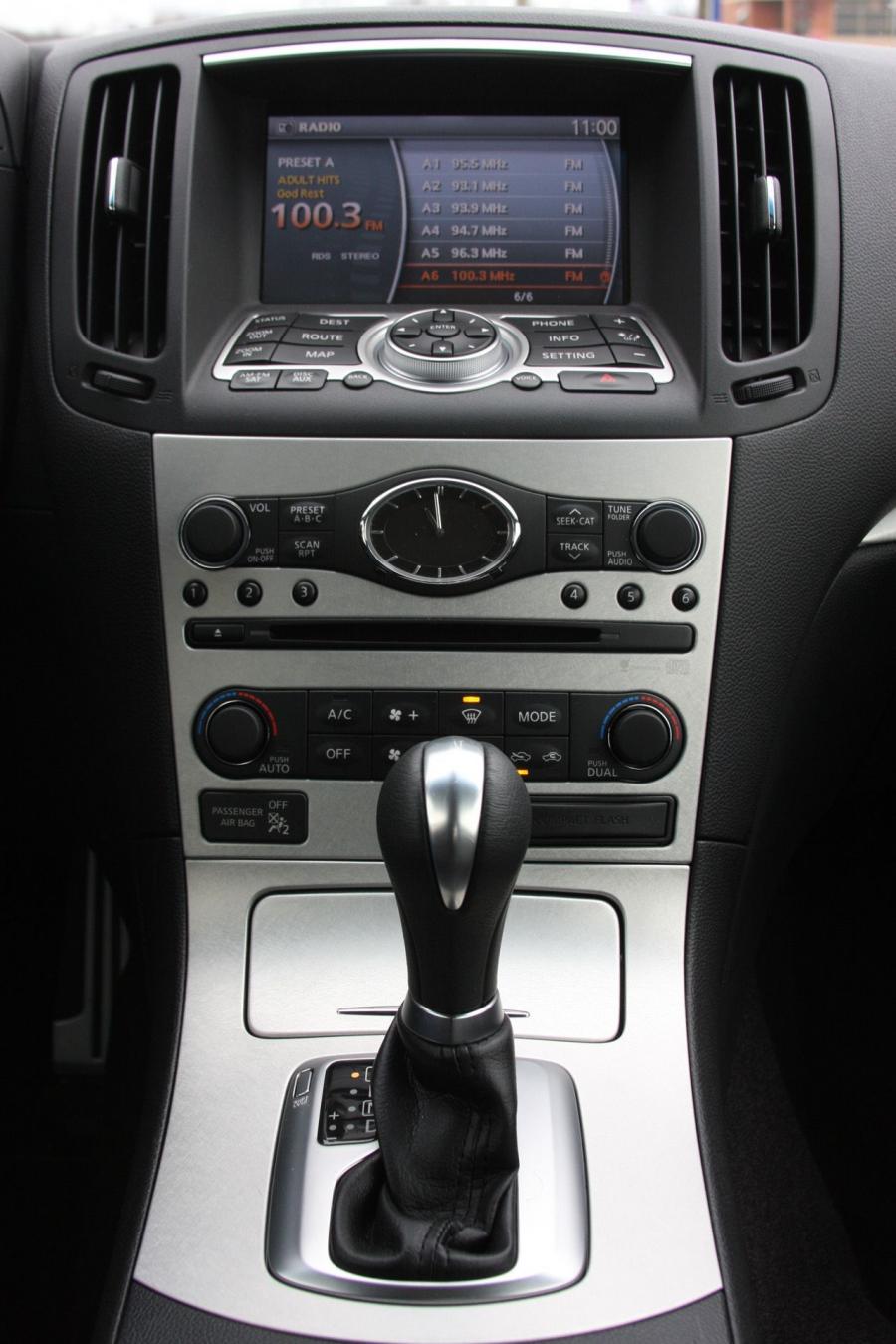  Infiniti G37 Coupe 2009 года  (фото 35 из 51)